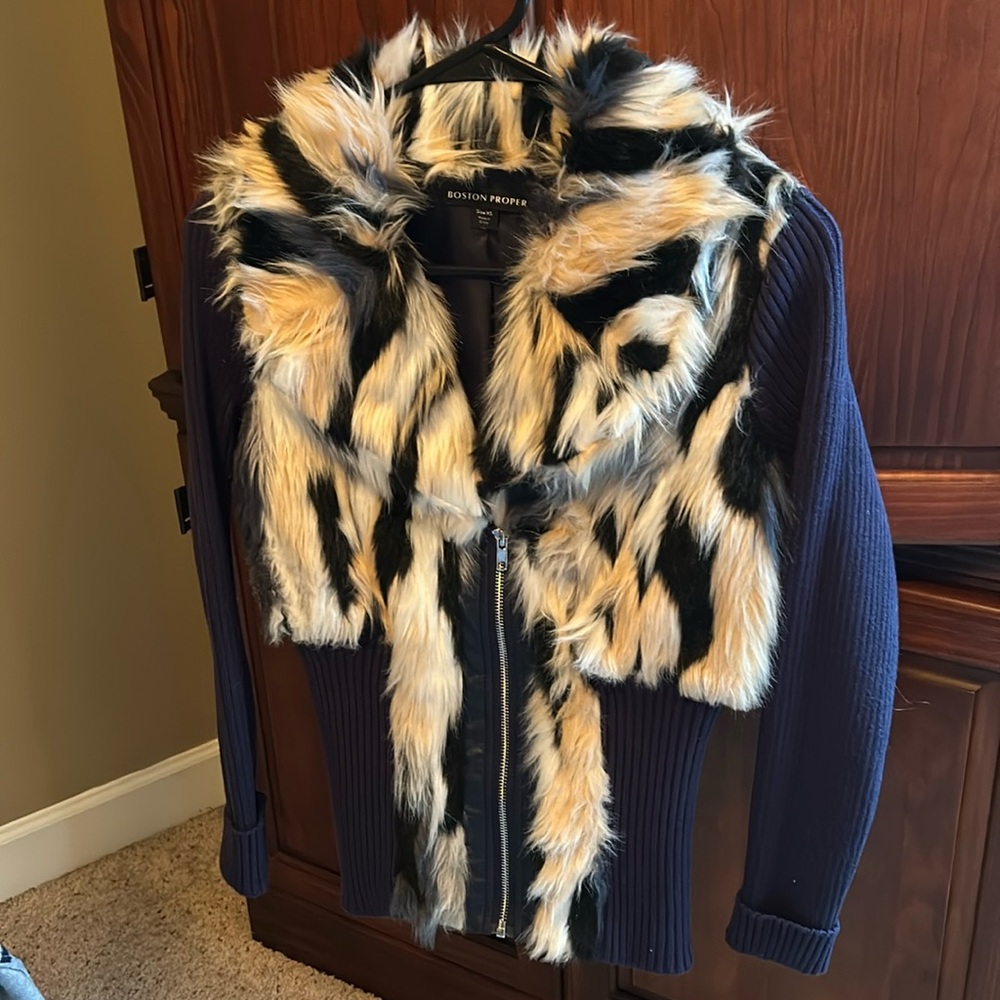 Boston Proper fur navy sweater. Perfect for the holidays! Xs